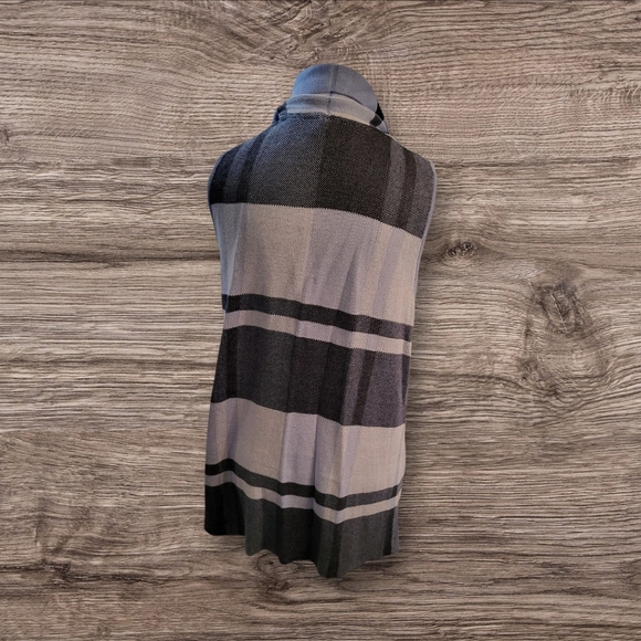 🩷 3/$15 Leo & Nicole Blue Plaid Open-Front Sleeveless Cardigan, Med Petite, EUC - Picture 2 of 6